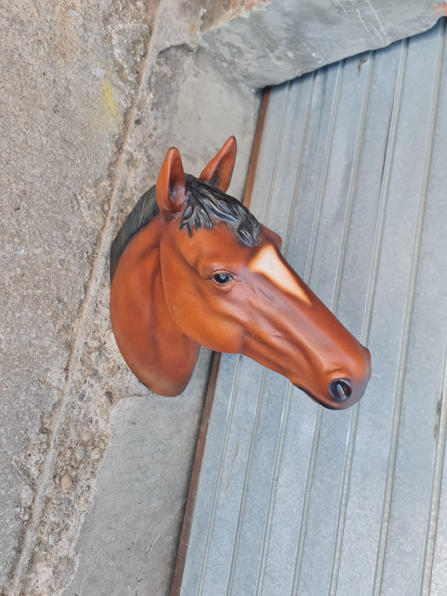 cabeza caballo ficticia fibra 72x59x25 (75eu) 1u